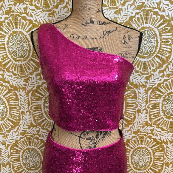 NWT Lulu’s Come My Way Magenta Sequin One-Shoulder Two-Piece Mini Dress size M - Picture 7 of 13